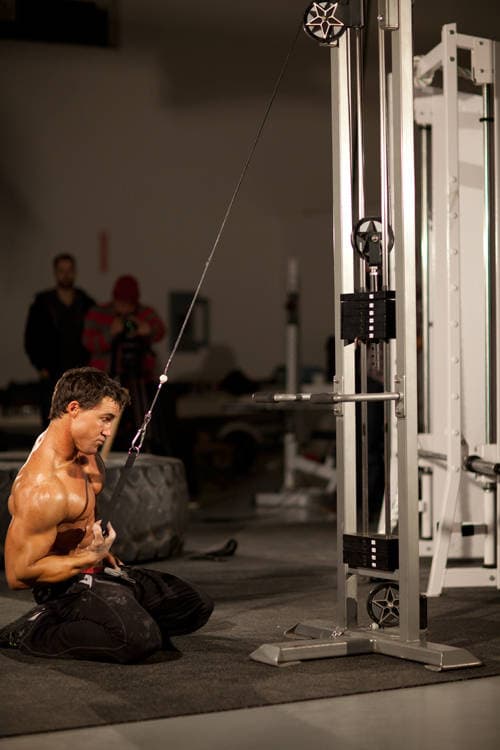 Kneeling Single-Arm High Pulley Row - ending position